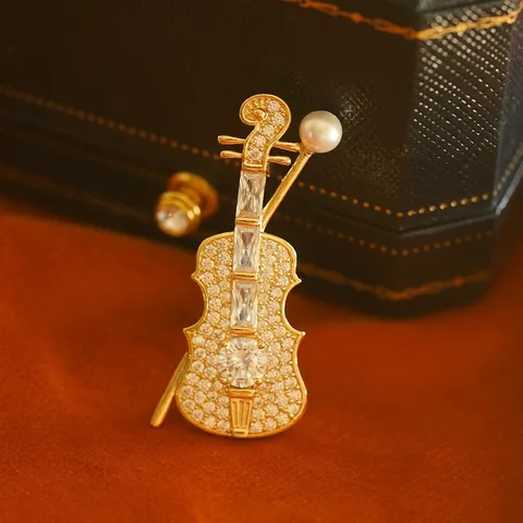 Elegant Vintage Gold Plated Copper Violin Brooch With Rhinestone And Artificial Pearl Musical Instrument Pin For Women Suits Accessory
