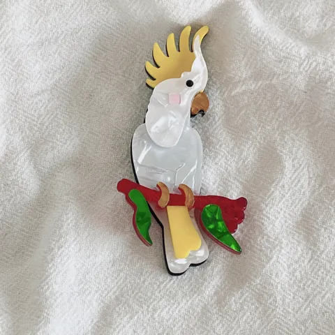 Fashion Acrylic Cockatoo Parrot Bird Brooch Cartoon Animal Animal Shape Pin Lapel Badge Suit Bag Accessories For Women Unisex Jewelry