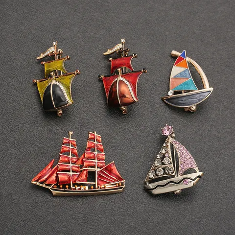 Vintage Enamel Sailing Boat Brooch For Unisex Creative Steamship Rhinestone Brooch Party Gift Alloy Casual Fashion Jewelry