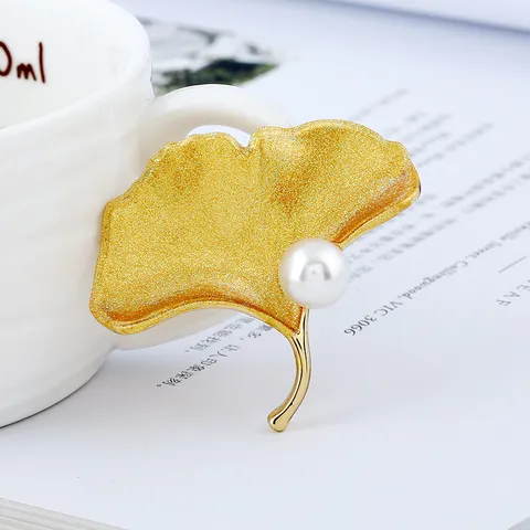 Elegant Alloy Ginkgo Leaf Brooch Pin For Women Fashion Gradient Painted Leaf Artificial Pearl Brooches Suit Accessories Jewelry