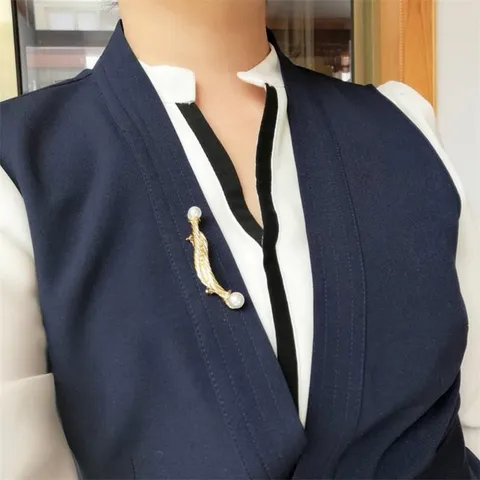 Vintage Legierung Perlen Strass Brosche Pin Literarisch Blumenkranz Kreuz Form Schmuck Zubehör Für Damen Herren Anzug Dekoration