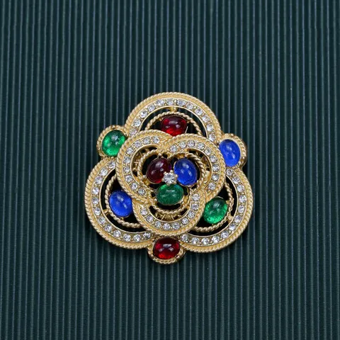 Vintage Baroque Palace Style Alloy Rhinestone Brooch Retro Palace Corsage Suit Pin Jewelry Accessory For Women Gift