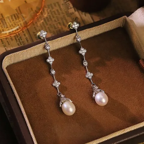 Pendientes Largos de Trébol de Cuatro Hojas con Perla Natural y Circonia Vintage Lujoso Poste de Plata de Ley 925 Cobre Chapado en Plata para Boda Mujer