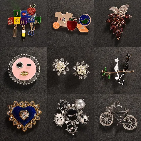 Vintage Elegant Rhinestone Artificial Pearl Brooch Pin For Women Alloy Badge Brooch Pin Fashion Clothing Accessory Jewelry Gift