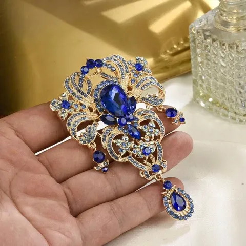 Vintage Palace Style Crown Brooch Alloy Rhinestone Water Drop Pendant Jewelry Corsage For Women Fashion Banquet Accessories