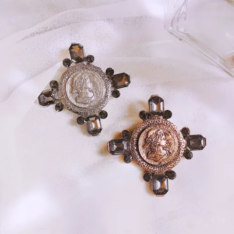 Vintage Baroque Cross Brooch Palace Style Cameo Portrait Relief Brooch Alloy Crystal Rhinestone Badge Pin Jewelry Accessories For Women Men
