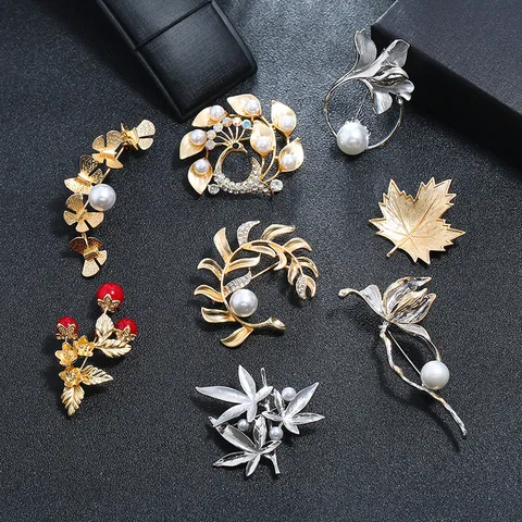Vintage Matte Metal Flower Leaf Brooch For Women Zinc Alloy Artificial Pearl Rhinestone Plant Corsage Pin Elegant Jewelry Gift