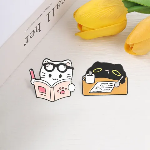 Cute Cartoon Reading Cat Zinc Alloy Brooch Set Reading White Black Cat Metal Enamel Pin Student Backpack Accessory Clothing Lapel Pin Jewelry
