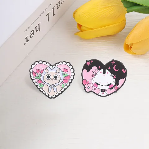 Broche Pin's en Émail Chat Forme de Cœur Alliage de Zinc Rose Noir Tulipe Étoile Lune Badge Cartoon pour Sac à Dos Denim