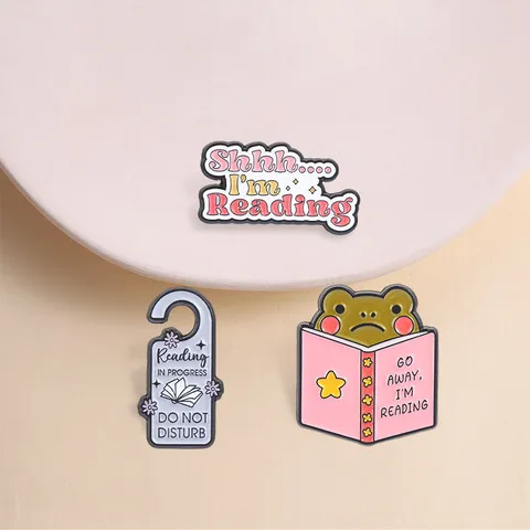 Funny Reading Frog Enamel Pin Go Away I'm Reading Letter Badge Zinc Alloy Lapel Pin For Book Lovers Students Gift Pins