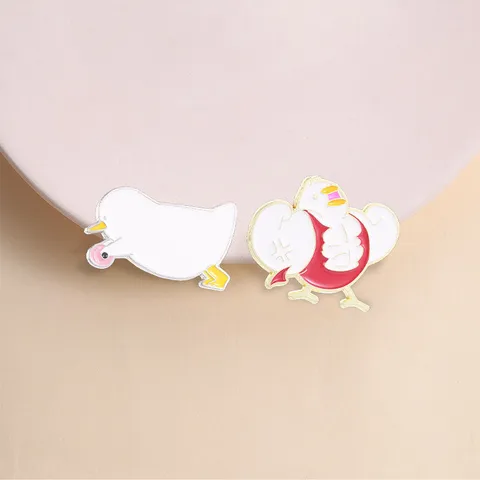 Épinglette en Émail de Canard Blanc à Muscles Drôle Broche en Alliage de Zinc de Canard Mordant Un Anneau Mignon Badge d'Animal de Dessin Animé