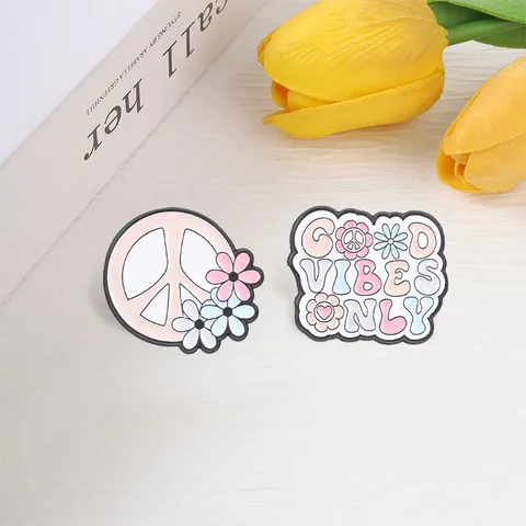 Pink Retro Hippie Peace Sign Flower Enamel Brooch Set Good Vibes Only Letter Zinc Alloy Daisy Badge For Women Girls Gift