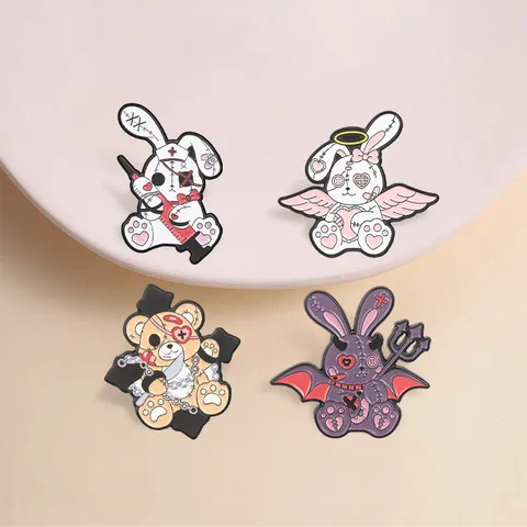 Broche en Émail en Alliage de Zinc Creepy Cute Dark Kawaii Gothique Cousu Ours en Peluche Ange Diable Lapin Bijoux Accessoires