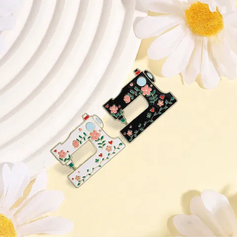 Vintage Floral Sewing Machine Brooch Enamel Zinc Alloy Badge For Handmade Lovers Clothes Bag Hat Pin Accessory Jewelry Gift