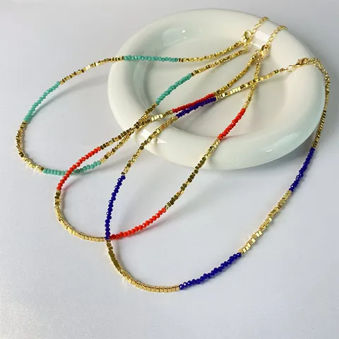 Kleines Design Kupfer 18K Vergoldete Perlenkette Bunte Strass Schlüsselbeinkette Für Damen Täglicher Mode Pendler Schmuck