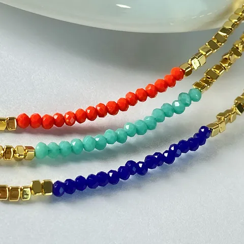 Kleines Design Kupfer 18K Vergoldete Perlenkette Bunte Strass Schlüsselbeinkette Für Damen Täglicher Mode Pendler Schmuck