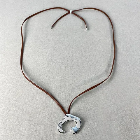 Collana con Pendente a Forma Umana Astratta Donna Uomo Argento Rame Galvanico Cordino in Pelle Marrone Catena del Maglione