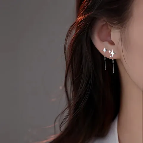 Elegante Asymmetrische Vierzackige Stern Ohrfaden-Ohrringe Für Damen Kupfer Platiniert Minimalistische Kette Drop Ohrringe Modeschmuck