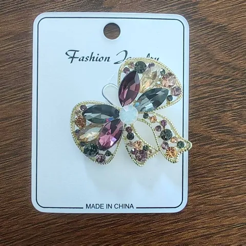 Vintage Alloy Rhinestone Brooch Pin For Women Fashion Butterfly Swan Flower Shape Anti-Exposure Clothing Accessory Luxury Jewelry Gift