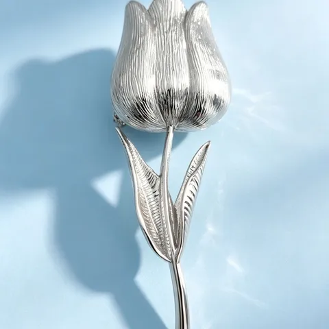 Eleganter Tulpe Blume Brosche Legierung Gebürstetes Metall Silberfarben Für Damen Anzug Mantel Reversnadel Mode Schmuck Zubehör Geschenk