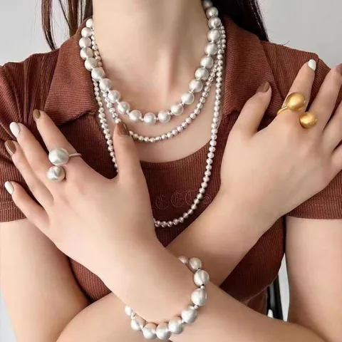 Conjunto de Joyería de Bolas de Metal Cepillado Estilo Europeo Americano Collar de Capas de Cuentas Redondas Pulsera Cierre Toggle Anillo Pendientes Mujer