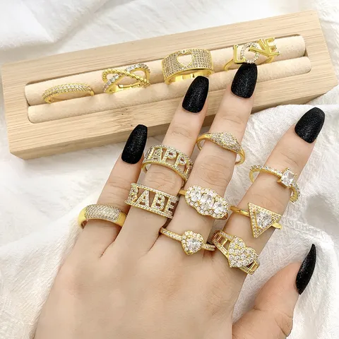 Mode Messing Zirkonia Ring Für Damen Europäisches Design Herz Geometrisch Hohl Galvanisierter Fingerring Personalisierter Zeigefinger Schmuck