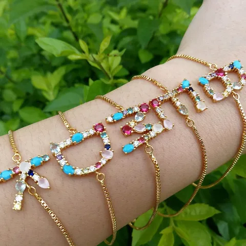 Luxus Kupfer Zirkonia Alphabet Armband Für Damen Vergoldet Verstellbare Boxkette Bunte Edelstein Buchstaben Charm Armband Schmuck