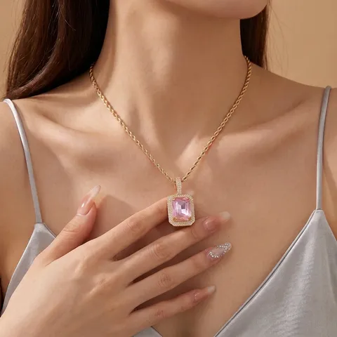 Collana con Ciondolo in Rame con Intarsio di Zirconia da Donna Lussuosa Collana a Corda con Zirconia Rettangolare Fluorescente Gioielli Accessori
