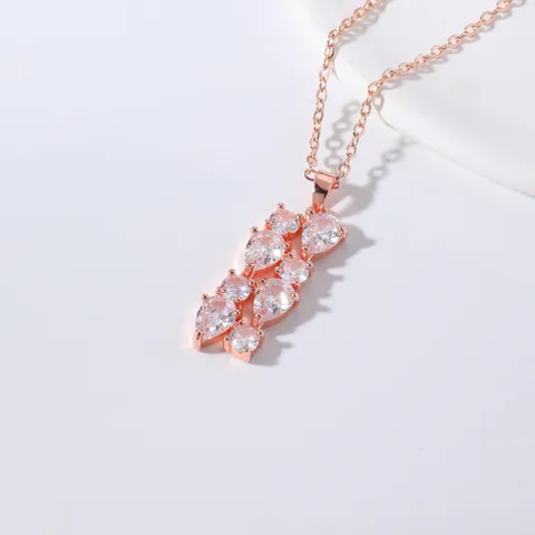 Collana con Ciondolo a Goccia in Zirconia di Rame di Lusso Elegante Gioiello in Cristallo alla Moda per Donna