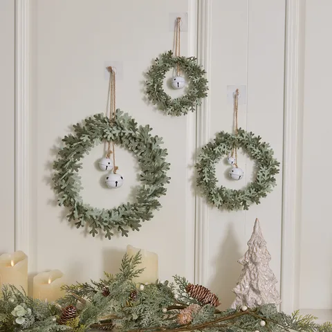 Handgefertigter Filz Weihnachts Kranz Mini Hängende Dekoration Mit Schleife Glocke Für Feiertag Wand Tür Baum Party Deko
