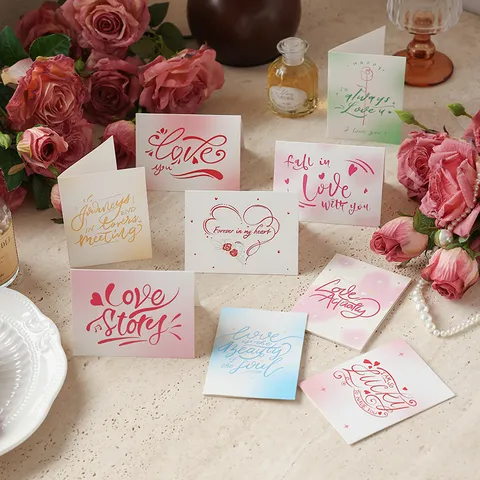 Tarjeta de Felicitación Minimalista de Cartulina Degradado Estético Estampado Corazón Floral Regalo Cumpleaños San Valentín