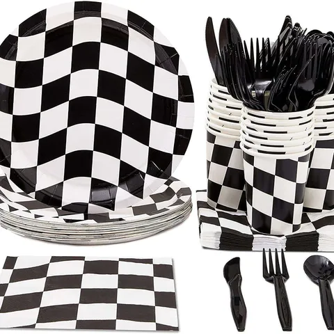 Ensemble de Vaisselle de Fête d'Anniversaire à Thème de Course à Damier Noir Blanc Drapeau de Course Assiettes Jetables Gobelets Serviettes Nappe Pour Enfants Adultes