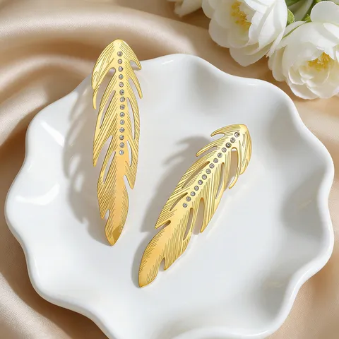 Elegant Stainless Steel Feather Brooch For Women Luxury 18K Gold Plated Rhinestone Inlaid Fashion Lapel Pin Jewelry Accessory