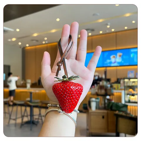 Grande Ciondolo per Borsa Fragola in Resina 3D Simpatico Ciondolo Frutta Portachiavi Per Donne Borsetta Portafoglio Accessori Gioielli Fai da Te