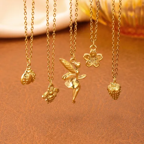 304 Stainless Steel Fairy Elf Bee Strawberry Pendant Necklace For Women Gold Electroplated Minimalist Animal Plant Clavicle Chain Jewelry