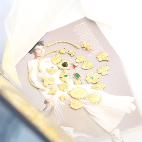 Ciondoli in Acciaio Inossidabile a Forma di Cuore Fiore Farfalla Accessori per Gioielli Fai-da-te per Collana Braccialetto Pendenti Dorati Fatti a Mano