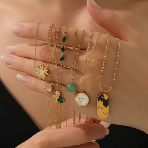 Collana con Pendente in Acciaio Inossidabile Placcato Oro Donna Conchiglia Farfalla Sole Gioielli Regalo Festa della Mamma