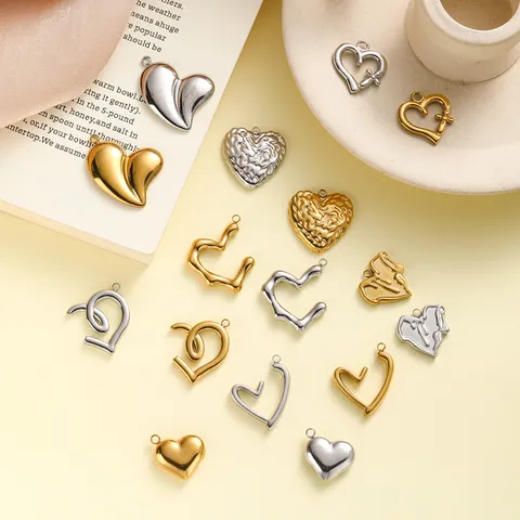 Ciondoli a Forma di Cuore in Acciaio Inossidabile per Creazione Gioielli Fai-da-te Motivo a Raggiera Martellato Ciondoli a Cuore Colore Oro Argento