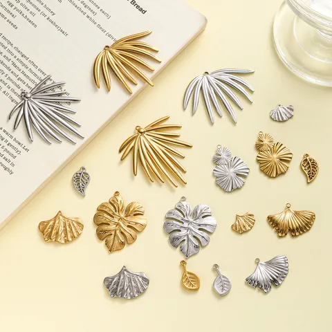 Ciondoli Foglia in Acciaio Inossidabile Placcato Oro 18K Sottovuoto Foglie di Monstera Ginkgo Accessori per Gioielli Fai Da Te per Collane Orecchini Parti Artigianali