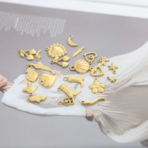 Ciondoli in Acciaio Inossidabile Placcato Oro a Forma di Cuore Stella Foglia Ciondoli Fai da Te per Collana Bracciale Componenti