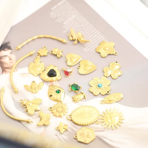 Ciondoli in Acciaio Inossidabile a Forma di Cuore Fiore Farfalla Accessori per Gioielli Fai-da-te per Collana Braccialetto Pendenti Dorati Fatti a Mano