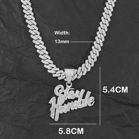 Collana con Ciondolo Stay Humble in Lega Strass Catena a Maglia Cubana Hip Hop Gioielli Streetwear per Uomo Donna