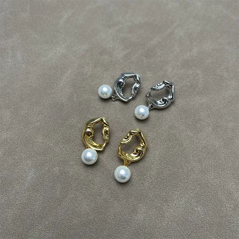Orecchini Pendenti con Perle a Texture Lava Retrò Francese per Donna in Rame Cavo Irregolare Eleganti Individuali Gioielli di Moda Regalo