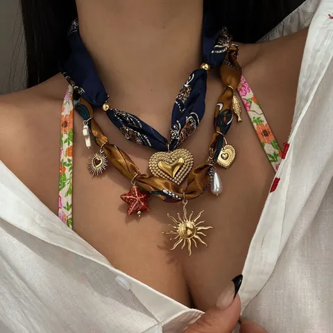 Collier Pendentif en Ruban de Satin Bohème Acier Inoxydable Céramique Soleil Cœur Style Dopamine Chaîne Artistique pour Femme