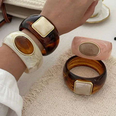Übertriebener Harz-Armreif Für Damen Retro Marmor Ink Wash Muster Breites Manschettenarmband Legierung Eingelegt Personalisierter Designer-Schmuck