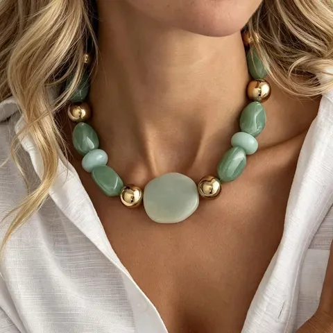 Collier Grosses Perles Vert Menthe Rétro Européen pour Femmes Résine Irrégulière Géométrique Perle Métal Or Chaîne de Clavicule Minimaliste