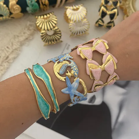 Bracciale Rigido Aperto in Smalto Stile Vacanza Occidentale con Elementi Marini Stella Marina Fiocco Conchiglia Acciaio Inossidabile Gioielli alla Moda da Donna