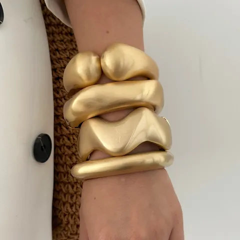 Matte Gold Geometric Wavy Metal Bracelet Frosted Brushed Texture Minimalist Alloy Bangle For Women Fashion High-End Hand Jewelry