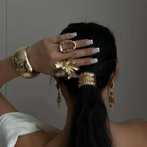 Ensemble de Bijoux Luxueux en Métal Martelé Or pour Femmes Bague Fleur Vintage Bracelet Ouvert Irrégulier Accessoires Cheveux