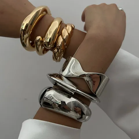 Bracciale Rigido in Metallo a Goccia d'Acqua Superficie Liscia con Cerniera a Molla Gioielli Donna Oro Argento di Lusso